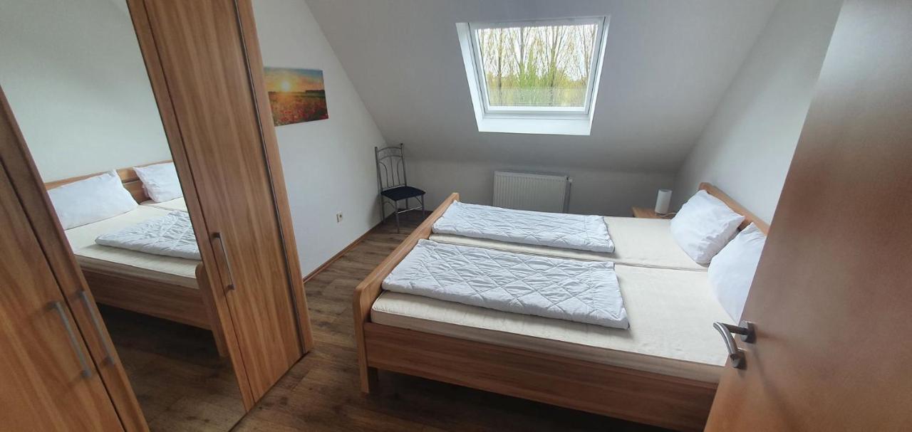 Ferienhaus Am Wellenpark Norddeich Esterno foto