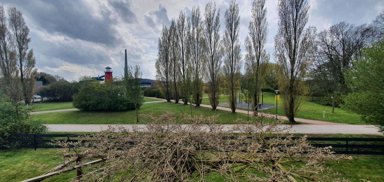 Ferienhaus Am Wellenpark Norddeich Esterno foto